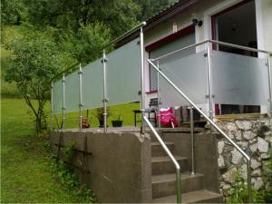 Construim balustrade din inox-sticla