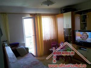 VAND APARTAMENT 2 CAMERE la mansarda,    Ciresica