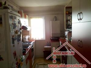 VAND APARTAMENT 2 CAMERE la mansarda,    Ciresica