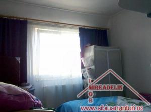 VAND APARTAMENT 2 CAMERE la mansarda,    Ciresica