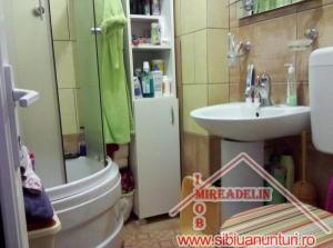 VAND APARTAMENT 2 CAMERE la mansarda,    Ciresica