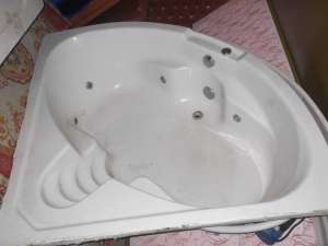 vand cada cu jacuzy