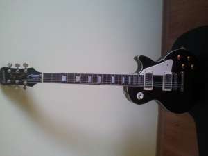 Chitara Epiphone Les Paul Standard ebony + Hardcase