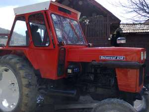 Vand 2 Tractoare utb 650 m