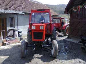 Vand 2 Tractoare utb 650 m