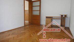 INCHIRIEZ VILA,   D+P+E,   ZONA CALEA DUMBRAVII