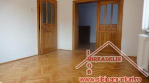 INCHIRIEZ VILA,   D+P+E,   ZONA CALEA DUMBRAVII