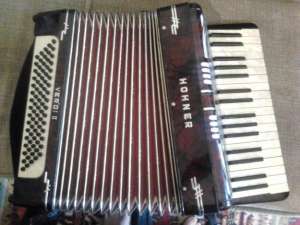 Vand Acordeon Hohner Verdi II 80 basi bandonat 880Hz/Are si Clip Video