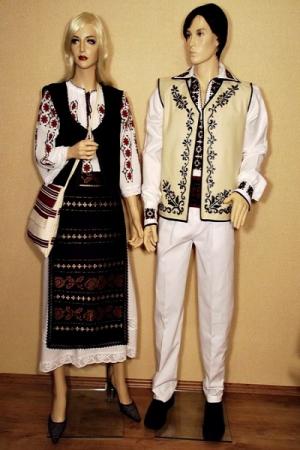 Producator costume populare romanesti