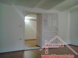 INCHIRIEZ APARTAMENT 2 CAMERE LA CASA ZONA CENTRALA