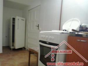 INCHIRIEZ APARTAMENT 2 CAMERE LA CASA ZONA CENTRALA