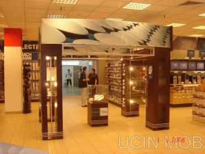 Mobilier spatii comerciale