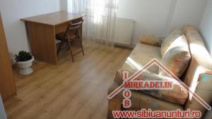 : INCHIRIEZ APARTAMENT 4 CAMERE,   TURNISOR