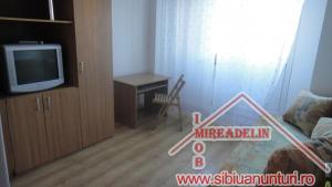 : INCHIRIEZ APARTAMENT 4 CAMERE,   TURNISOR
