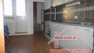 : INCHIRIEZ APARTAMENT 4 CAMERE,   TURNISOR
