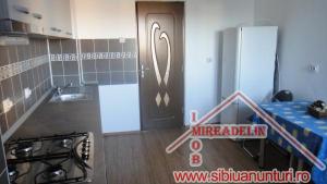 : INCHIRIEZ APARTAMENT 4 CAMERE,   TURNISOR