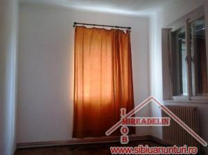 VAND APARTAMENT 3 CAMERE LA CASA ,   ZONA STEFAN CEL MARE