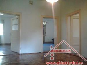 VAND APARTAMENT 3 CAMERE LA CASA ,   ZONA STEFAN CEL MARE