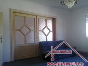 VAND APARTAMENT 3 CAMERE LA CASA ,   ZONA STEFAN CEL MARE