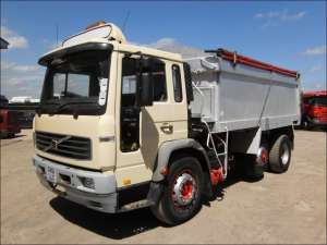 vand VOLVO FL 250 23000kg