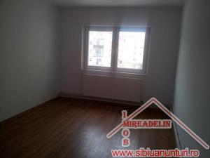 INCHIRIEZ APARTAMENT 4 CAMERE,  cartier VALEA AURIE