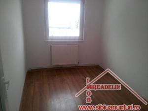 INCHIRIEZ APARTAMENT 4 CAMERE,  cartier VALEA AURIE
