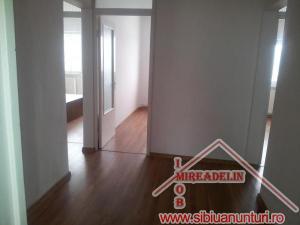 INCHIRIEZ APARTAMENT 4 CAMERE,  cartier VALEA AURIE