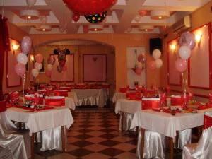 Vand restaurant cu trei terase sigradina de vara in Tg.Ocna-central