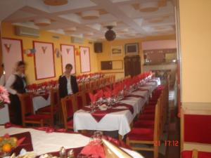 Vand restaurant cu trei terase sigradina de vara in Tg.Ocna-central