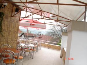 Vand restaurant cu trei terase sigradina de vara in Tg.Ocna-central