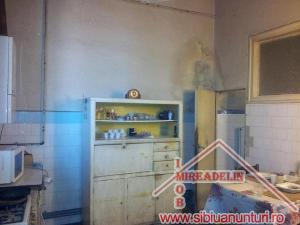 VINDEM APARTAMENT LA CASA 6 CAMERE,   ULTRACENTRAL