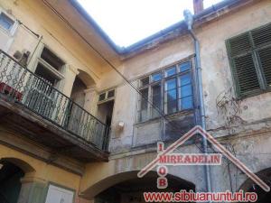 VINDEM APARTAMENT LA CASA 6 CAMERE,   ULTRACENTRAL