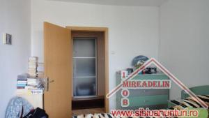 VAND APARTAMENT 3 CAMERE,   ZONA RAHOVA