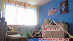 VAND APARTAMENT 3 CAMERE,   ZONA RAHOVA