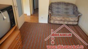 INCHIRIEZ APARTAMENT 4 CAMERE,   ZONA GARII