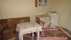 INCHIRIEZ APARTAMENT 4 CAMERE,   ZONA GARII