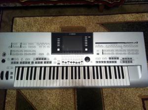 Vand Yamaha Tyros4 ca noua