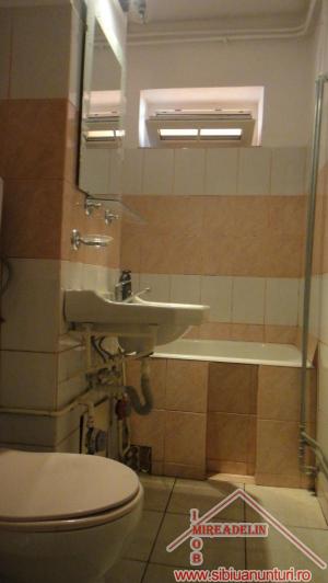 INCHIRIEZ APARTAMENT 2 camere Mihai Viteazu