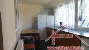 VAND APARTAMENT 2 camere decomandate,   zona Ciresica