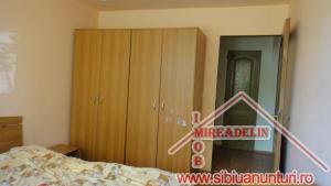 VAND APARTAMENT 2 camere decomandate,   zona Ciresica