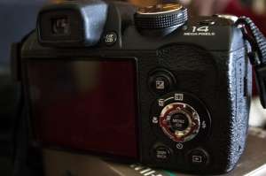 Fuji FinePix S3200 + accesorii la 680 RON