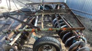 vand tractor u650, plug, disc, semanatoare spc6