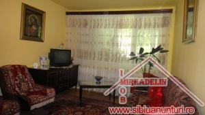VAND APARTAMENT 2 camere ,   Mihai Viteazu
