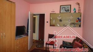 VAND APARTAMENT 2 camere ,   Mihai Viteazu