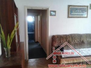 INCHIRIEZ APARTAMENT 3 camere  Zona Mihai Viteazu