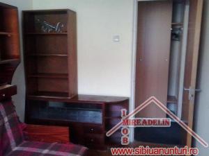 INCHIRIEZ APARTAMENT 3 camere  Zona Mihai Viteazu