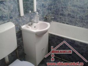 INCHIRIEZ APARTAMENT 3 camere  Zona Mihai Viteazu