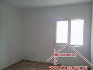 VAND APARTAMENT 3 camere Vasile Aaron
