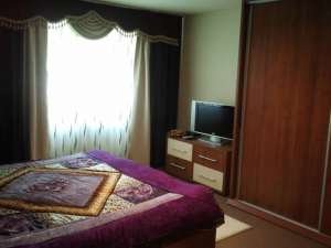 Apartament cu 3 camere - zona Calarasilor