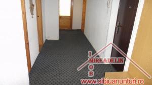 INCHIRIEZ APARTAMENT 3 CAMERE,   TEREZIAN